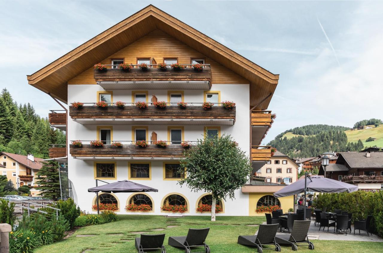 Hotel Oswald Selva di Val Gardena Esterno foto